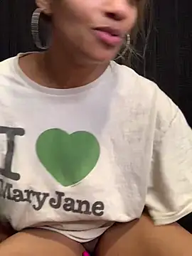 Snapshot of Rakiyahcharms chatting on 02-02-25, 03:17 Rakiyahcharms online show from 02-02-25, 03:17