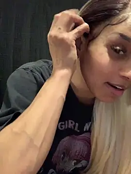 Snapshot of Rakiyahcharms chatting on 02-27-25, 07:15 Rakiyahcharms online show from 02-27-25, 07:15