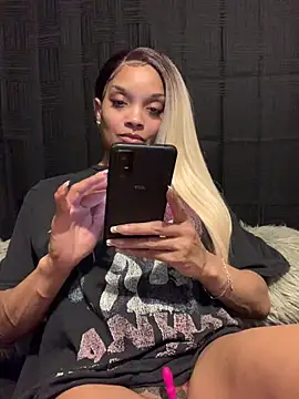 Snapshot of Rakiyahcharms chatting on 02-28-25, 01:58 Rakiyahcharms online show from 02-28-25, 01:58