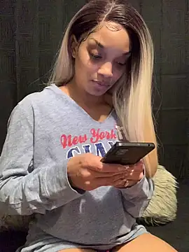 Snapshot of Rakiyahcharms chatting on 03-01-25, 03:38 Rakiyahcharms online show from 03-01-25, 03:38