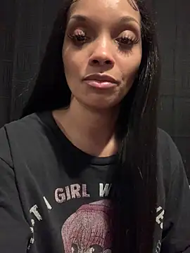 Snapshot of Rakiyahcharms chatting on 03-06-25, 03:57 Rakiyahcharms online show from 03-06-25, 03:57