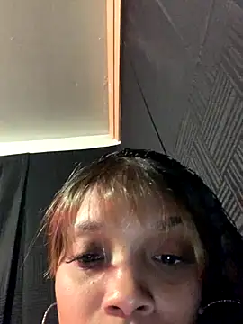 Snapshot of Rakiyahcharms chatting on 12-17-25, 04:07 Rakiyahcharms online show from 12-17-25, 04:07