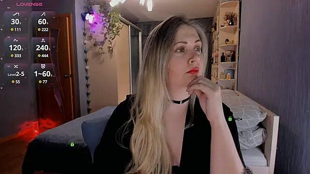 Snapshot of SweetLanna chatting on 12-22-24, 11:52 SweetLanna online show from 12-22-24, 11:52