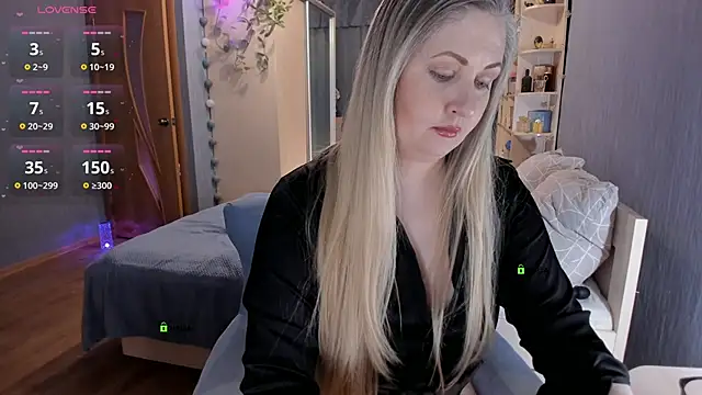 Snapshot of SweetLanna chatting on 12-24-24, 03:27 SweetLanna online show from 12-24-24, 03:27