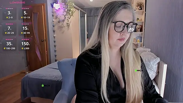 Snapshot of SweetLanna chatting on 12-24-24, 06:33 SweetLanna online show from 12-24-24, 06:33