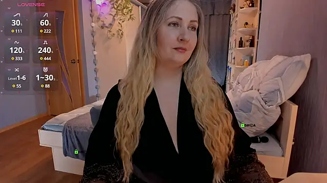 Snapshot of SweetLanna chatting on 01-10-25, 04:12 SweetLanna online show from 01-10-25, 04:12