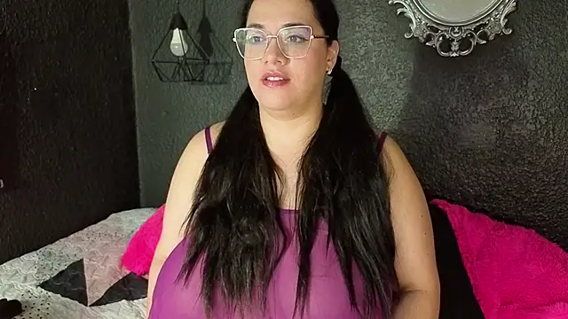 Snapshot of dulce_lf chatting on 09-21-25, 02:19 dulce lf online show from 09-21-25, 02:19