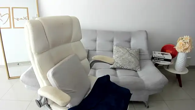 Snapshot of renata_t_ chatting on 07-19-26, 05:05 renata t online show from 07-19-26, 05:05