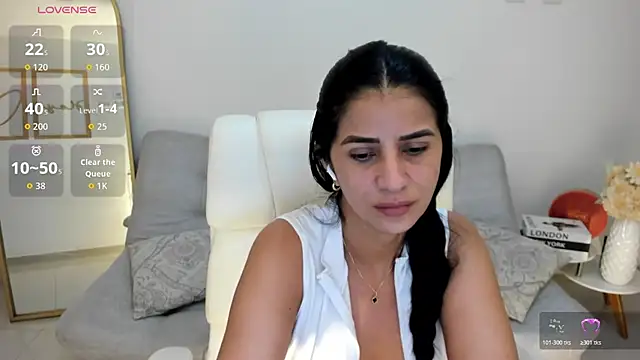 Snapshot of renata_t_ chatting on 07-25-26, 10:35 renata t online show from 07-25-26, 10:35