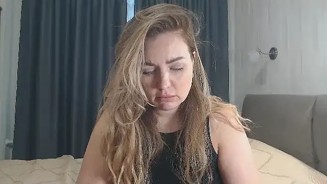 Snapshot of xxkristinaxx chatting on 11-12-25, 08:26 xxkristinaxx online show from 11-12-25, 08:26