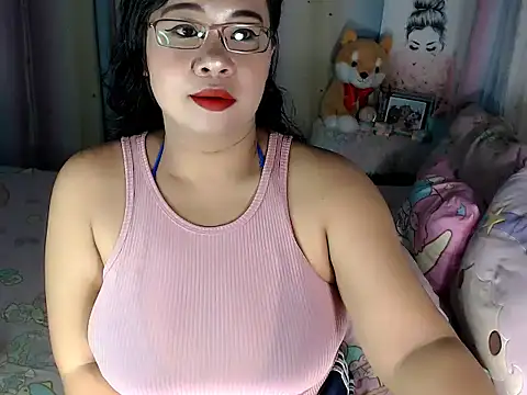 Snapshot of hersheykisses07 chatting on 11-19-25, 03:28 hersheykisses07 online show from 11-19-25, 03:28