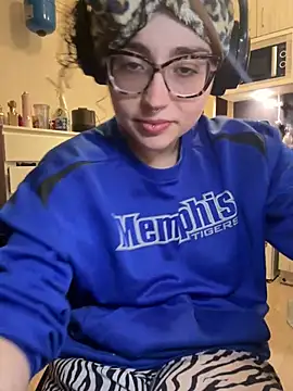 Snapshot of ladyturtle chatting on 03-25-26, 01:00 ladyturtle online show from 03-25-26, 01:00