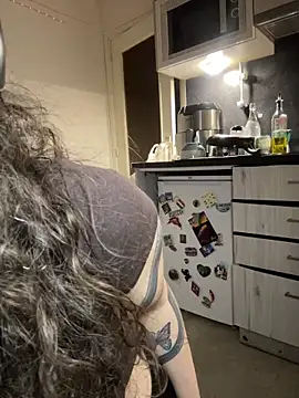 Snapshot of ladyturtle chatting on 03-28-26, 12:21 ladyturtle online show from 03-28-26, 12:21