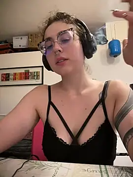 Snapshot of ladyturtle chatting on 07-21-26, 10:01 ladyturtle online show from 07-21-26, 10:01