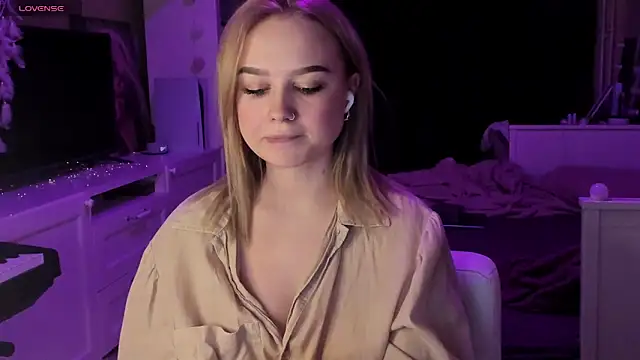 Snapshot of MaryDreaminess chatting on 02-06-25, 07:51 MaryDreaminess online show from 02-06-25, 07:51