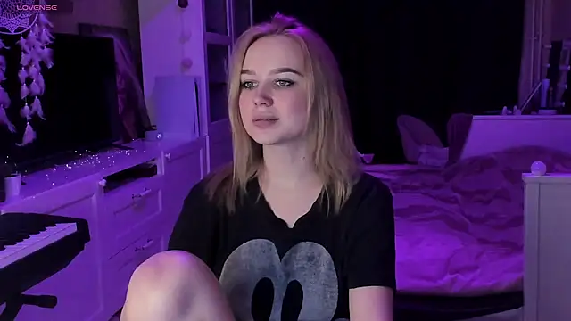 Snapshot of MaryDreaminess chatting on 02-14-25, 08:26 MaryDreaminess online show from 02-14-25, 08:26