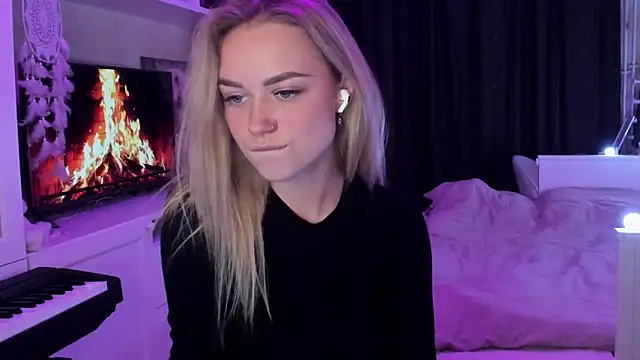 Snapshot of MaryDreaminess chatting on 11-21-25, 04:33 MaryDreaminess online show from 11-21-25, 04:33