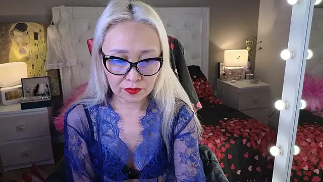 Snapshot of RoxalanaStar chatting on 01-31-26, 11:25 RoxalanaStar online show from 01-31-26, 11:25