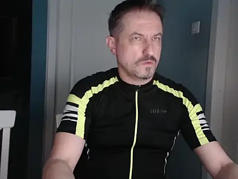 Snapshot of MisterFaithRO chatting on 04-15-26, 01:45 MisterFaithRO online show from 04-15-26, 01:45