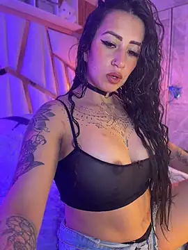 Snapshot of Tattooed_spittingdoll chatting on 06-10-26, 11:31 Tattooed spittingdoll online show from 06-10-26, 11:31