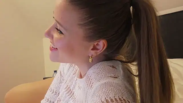 Snapshot of Neonstar chatting on 03-15-25, 11:29 Neonstar online show from 03-15-25, 11:29