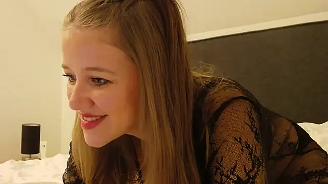 Snapshot of Neonstar chatting on 03-16-25, 10:11 Neonstar online show from 03-16-25, 10:11