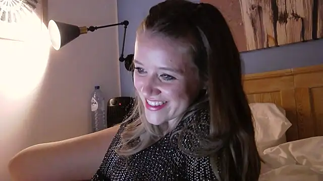 Snapshot of Neonstar chatting on 03-21-25, 06:40 Neonstar online show from 03-21-25, 06:40