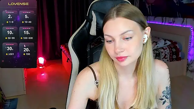 BiMolly online show from 10-17-25, 04:31