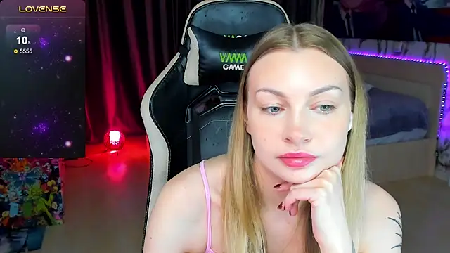 BiMolly online show from 10-25-25, 04:46