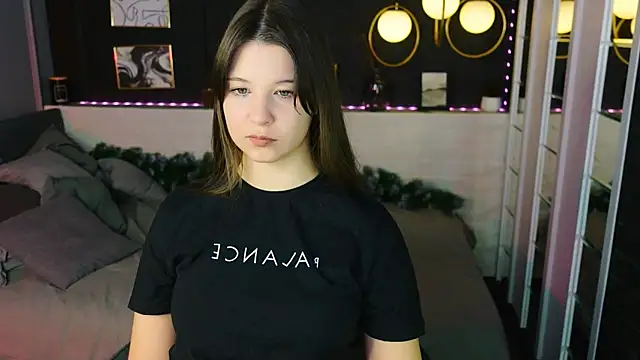 Snapshot of ElizaMild chatting on 12-21-25, 01:51 ElizaMild online show from 12-21-25, 01:51