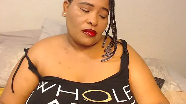 Snapshot of zandile chatting on 03-07-25, 03:40 zandile online show from 03-07-25, 03:40