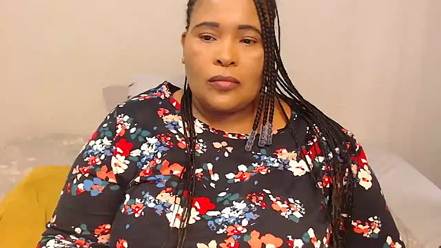 Snapshot of zandile chatting on 03-12-25, 03:40 zandile online show from 03-12-25, 03:40