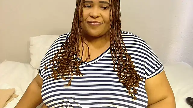 Snapshot of zandile chatting on 09-30-25, 01:05 zandile online show from 09-30-25, 01:05