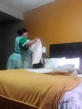 Snapshot of zandile chatting on 02-28-26, 02:29 zandile online show from 02-28-26, 02:29