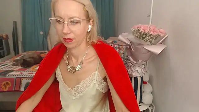 LuxuryNika online show from 10-10-25, 02:27
