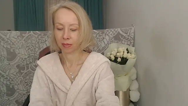 LuxuryNika online show from 11-27-25, 03:36