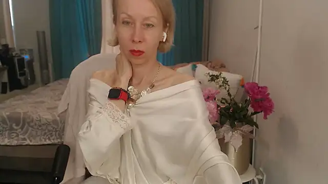LuxuryNika online show from 06-10-26, 02:49