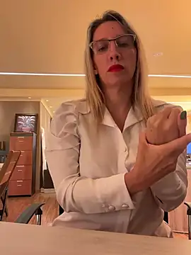 Snapshot of Gatitacarlita chatting on 02-14-25, 08:05 Gatitacarlita online show from 02-14-25, 08:05