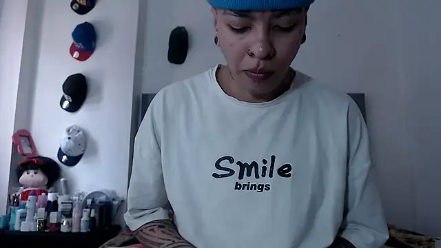 dulce maria x online show from 10-22-25, 04:18