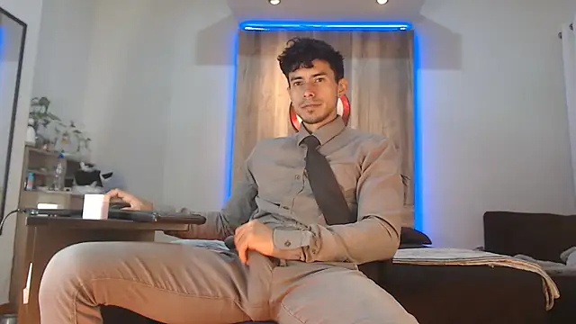 Snapshot of Andrew_4_ chatting on 10-23-25, 03:17 Andrew 4 online show from 10-23-25, 03:17