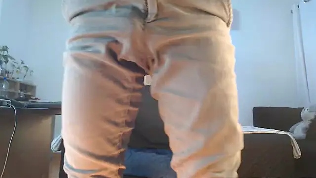 Snapshot of Andrew_4_ chatting on 10-28-25, 01:53 Andrew 4 online show from 10-28-25, 01:53