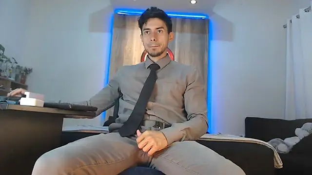 Snapshot of Andrew_4_ chatting on 11-17-25, 02:17 Andrew 4 online show from 11-17-25, 02:17