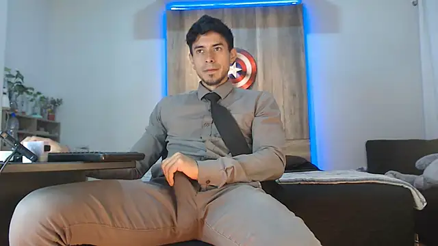 Snapshot of Andrew_4_ chatting on 11-18-25, 04:39 Andrew 4 online show from 11-18-25, 04:39