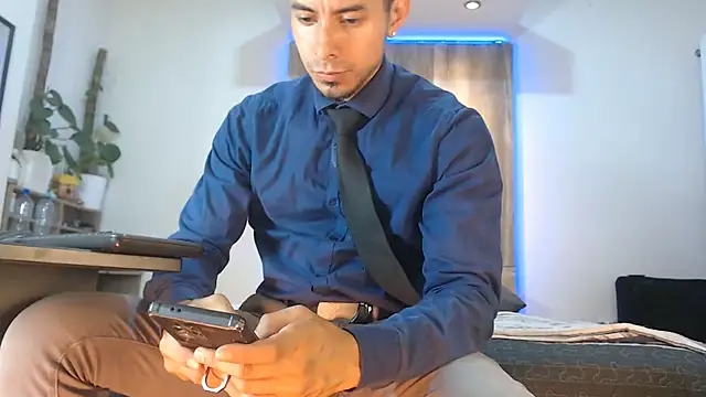 Snapshot of Andrew_4_ chatting on 02-08-26, 06:39 Andrew 4 online show from 02-08-26, 06:39