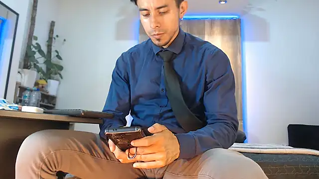 Snapshot of Andrew_4_ chatting on 02-17-26, 01:46 Andrew 4 online show from 02-17-26, 01:46