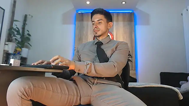 Snapshot of Andrew_4_ chatting on 03-08-26, 06:50 Andrew 4 online show from 03-08-26, 06:50