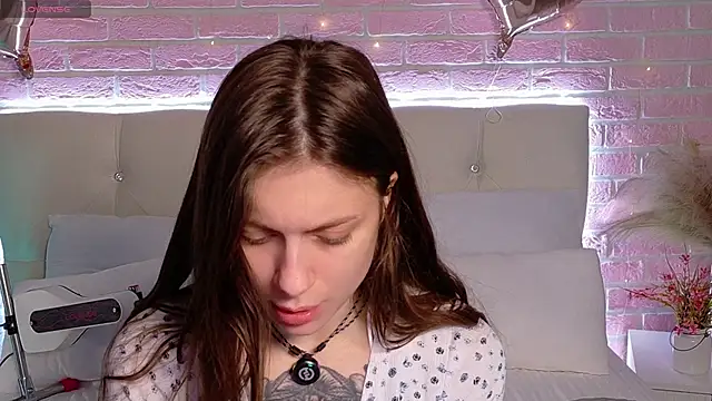 Eille Elfie online show from 11-20-25, 04:45