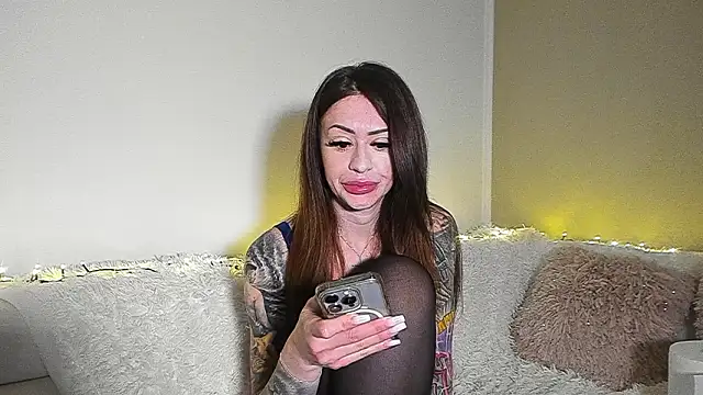 Snapshot of BrianaDiamondXXX chatting on 03-23-26, 06:17 BrianaDiamondXXX online show from 03-23-26, 06:17