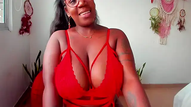 Snapshot of Adrilovechocolate chatting on 12-06-24, 09:46 Adrilovechocolate online show from 12-06-24, 09:46