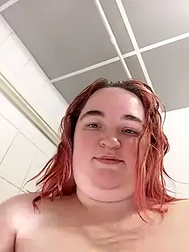 Snapshot of Evelively chatting on 12-24-24, 02:22 Evelively online show from 12-24-24, 02:22